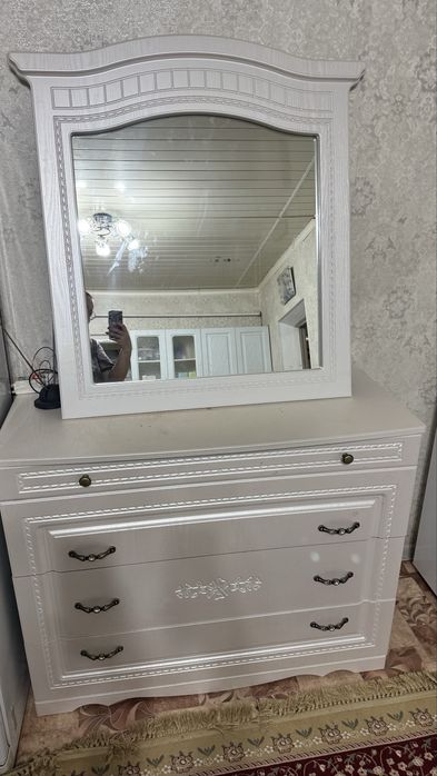 Камод с зеркалом 15 000