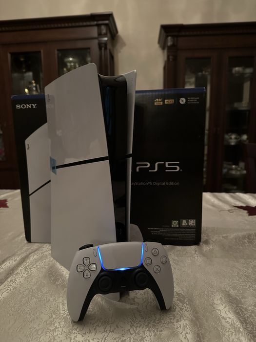 Playstation 5 slim 1 tb почти новый!