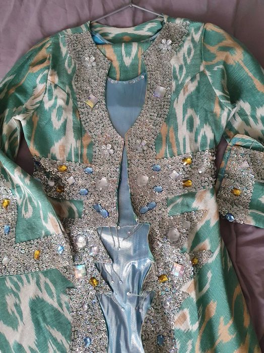 Женский костюм / чапан / национальный наряд