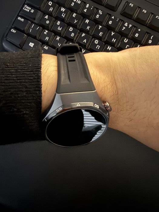 На продажу смарт часы: Huawei GT 6 Pro