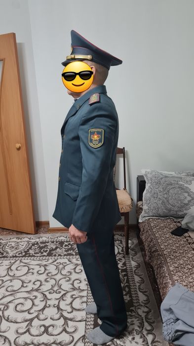 Парадный военный костюм