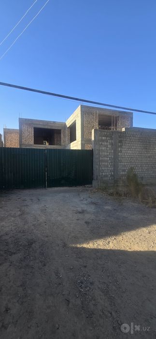 Продаётся  недостроенный ДОМ НА БОЛЬШОМ УЧАСТКЕ В ЧИРЧИКЕ