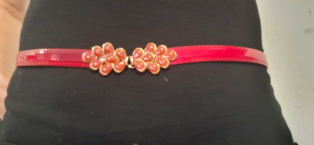 Елегантни дамски колани със скрито закопчаване