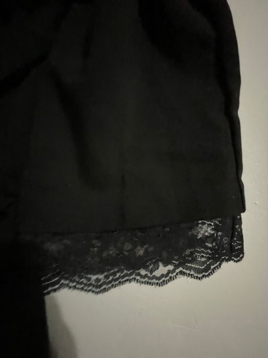 Панталон с права кройка и дантела за завършек