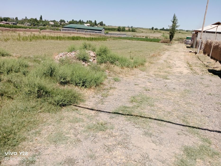 18 sotix yer sotiladi