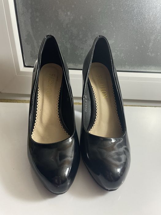 Продам женские туфли 36 размер