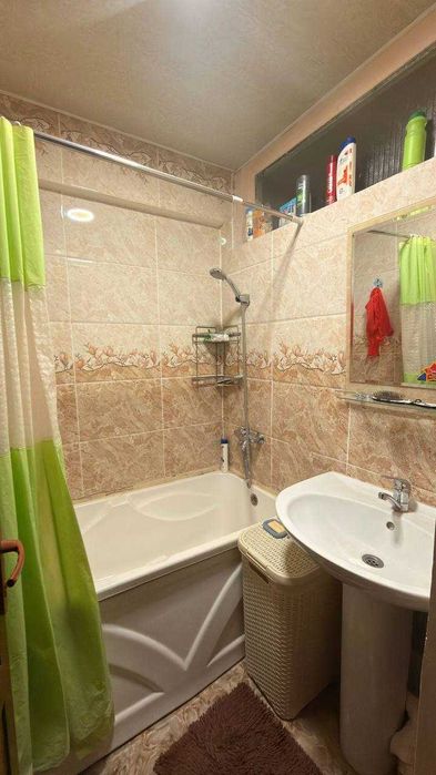 3 xonali kvartira sotiladi