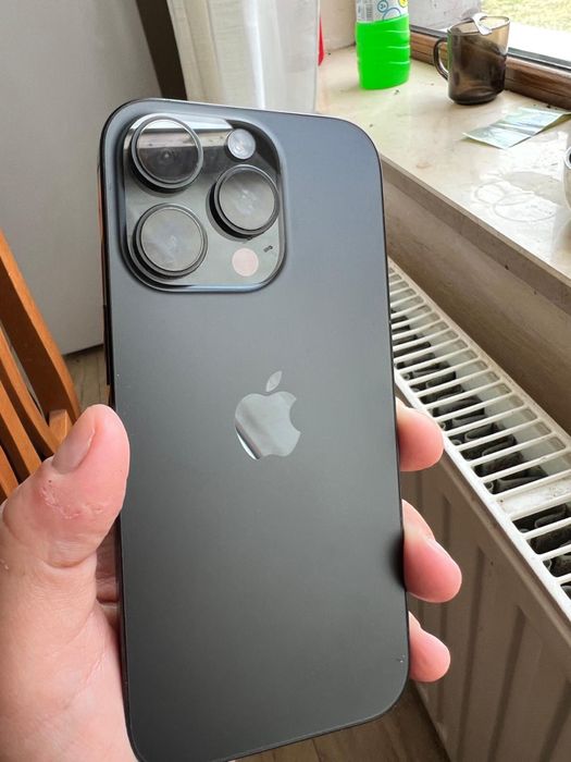 Vand iphone 16 pro 256 gb sa schimb cu modele mai noi(17 pro-17promax)