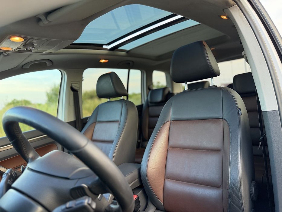 Volkswagen Touran 2.0 TDI 140 CP DSG | Panoramic | Piele | Park Assist | 2012