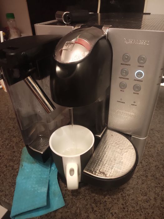 Nesspresso Lattissima Premium EN720 pt pieseM