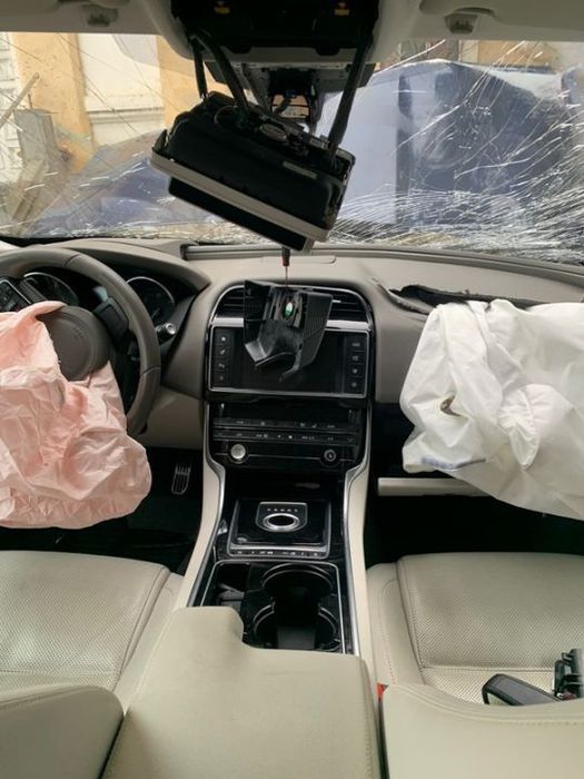 piese jaguar xe 20d cutie automata 8 trepte motor euro6 interior sistem audio uși oglinda stânga navigație GPS dezmembrez Plansa bord cu airbaguril