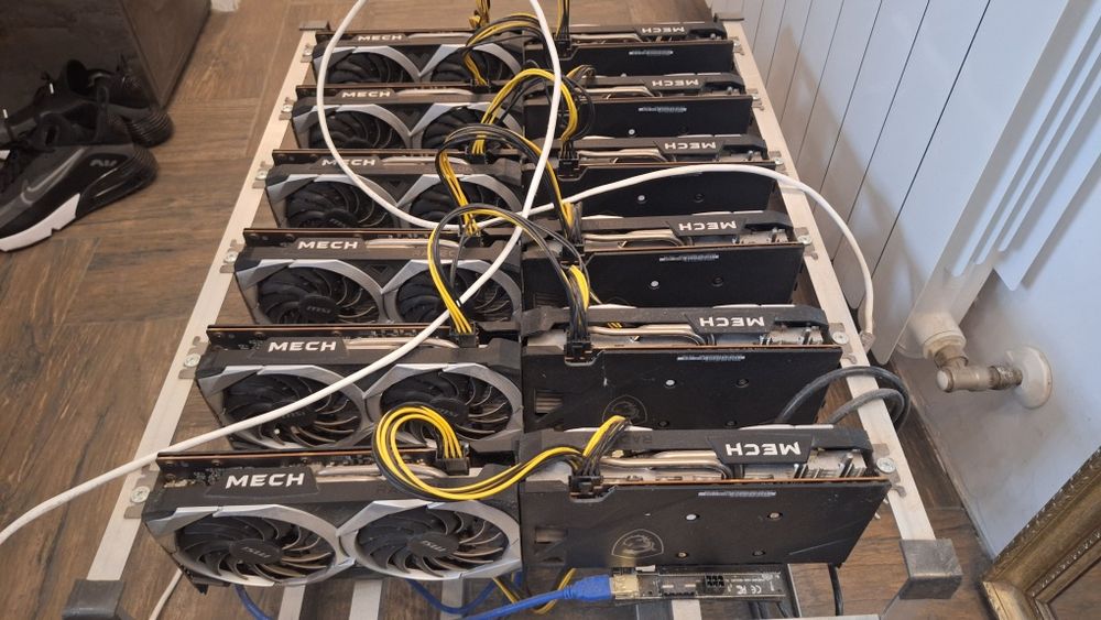 Крипто капачки, Mining rigs.