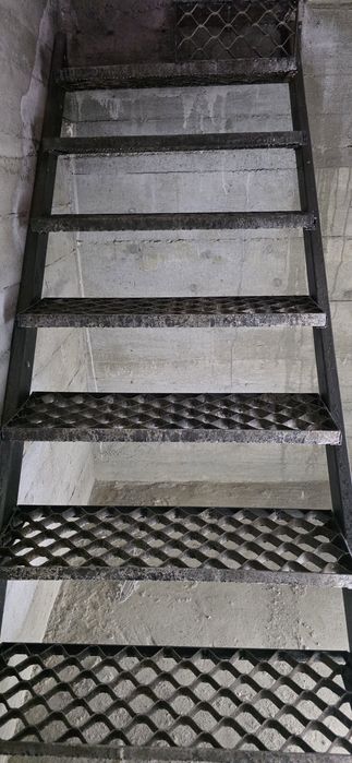 Vand grilaje de otel pt scări sau canale model fagure foarte rezistente de 100 x 55 x 5 x 5mm