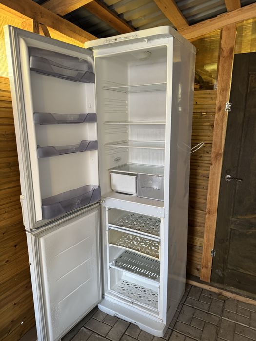 Продам 2 холодильника.