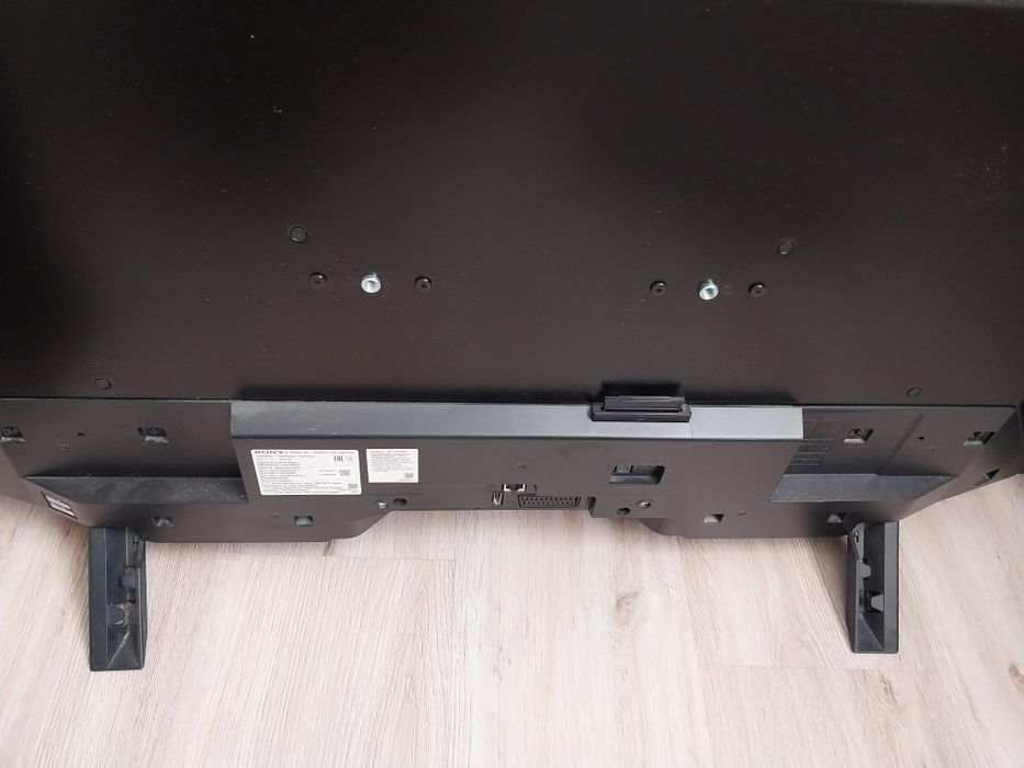 Смарт телевизор Sony 101см. С кронштейном.