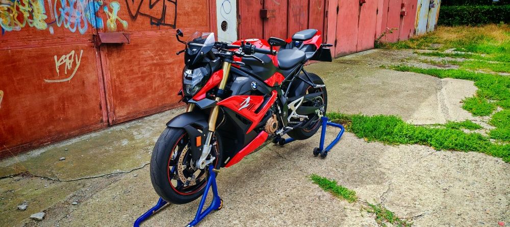 Bmw s1000r impecabil îngrijita ca la carte 13000 km