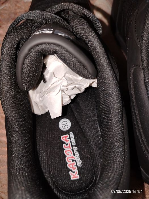 Продам кроссовки 50р