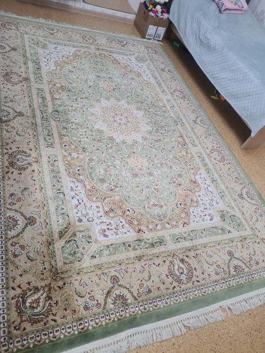 Продам   диван,ковёр