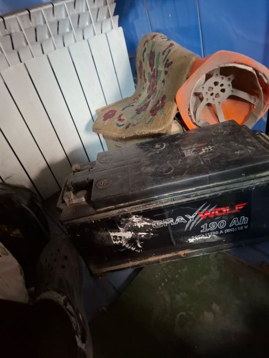 Продам акуммулятор 190А