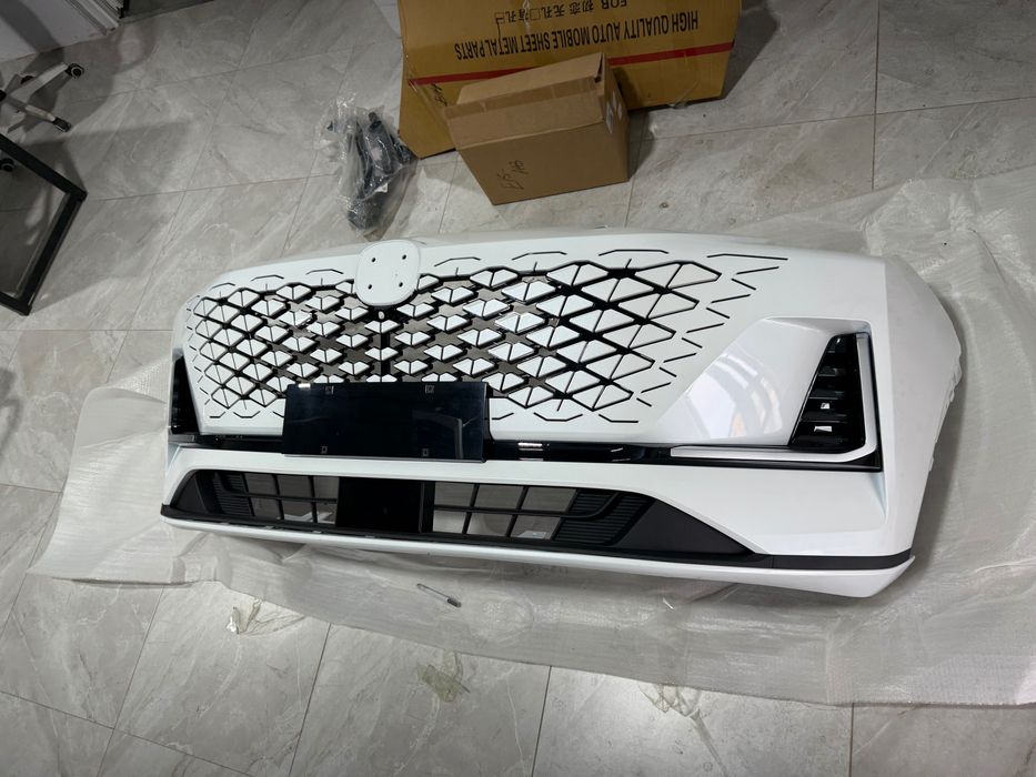 Передний бампер белый Changan 55 Plus 3.