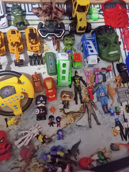 Продам много игрушек