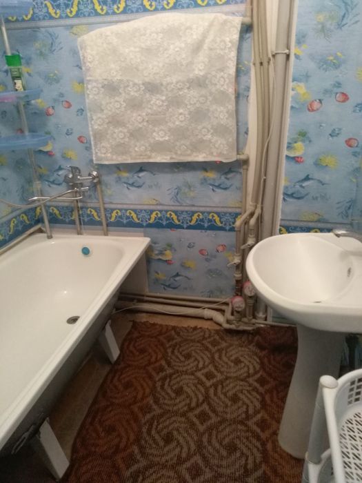 Продам трехкомнатную квартиру .