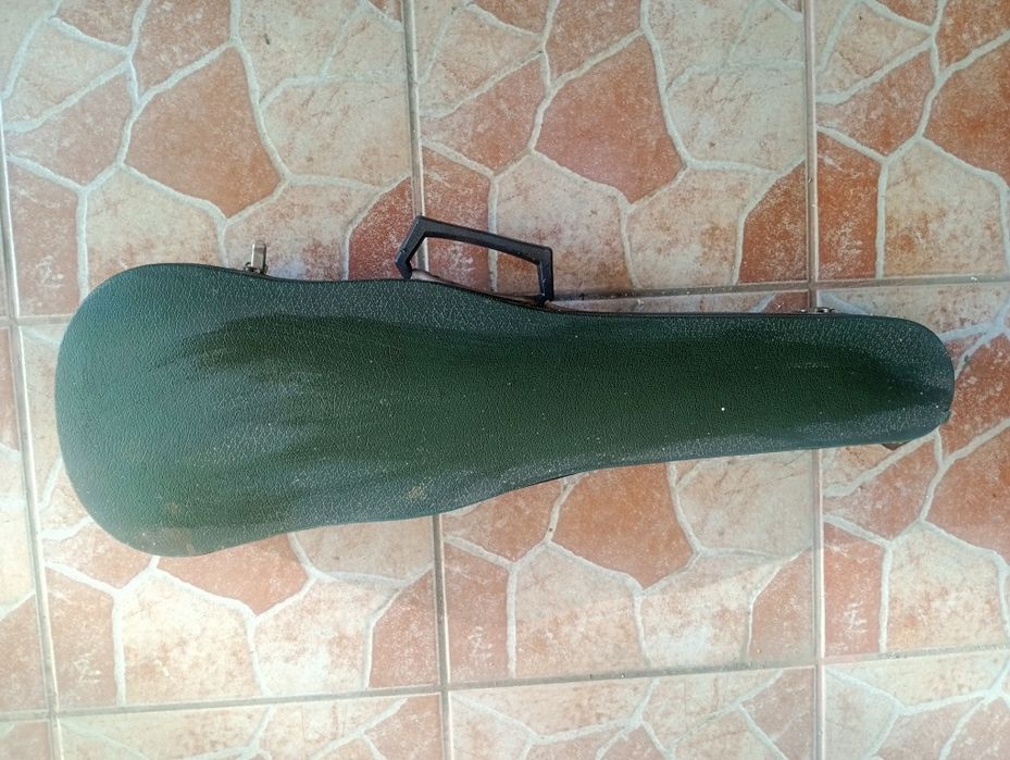 Vioară veche de vânzare