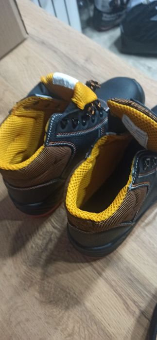 Продам рабочие ботинки 45р