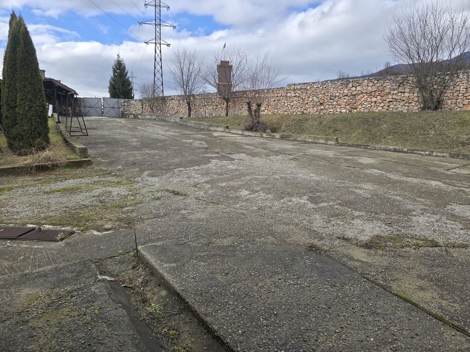 Pământ de vânzare + anexe