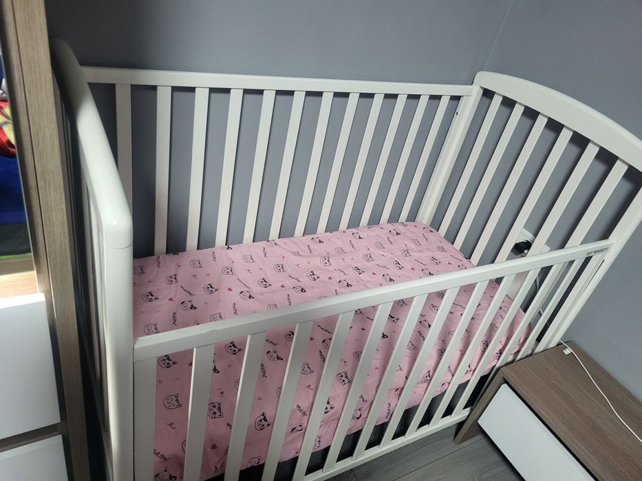 Vand patuț bebe din lemn