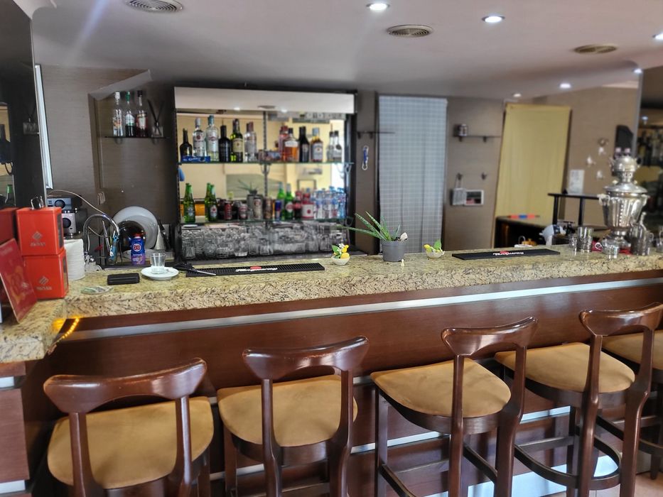 Давам под наем парти зала