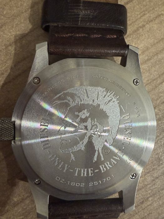 Часовник Diesel с кожена кайшка