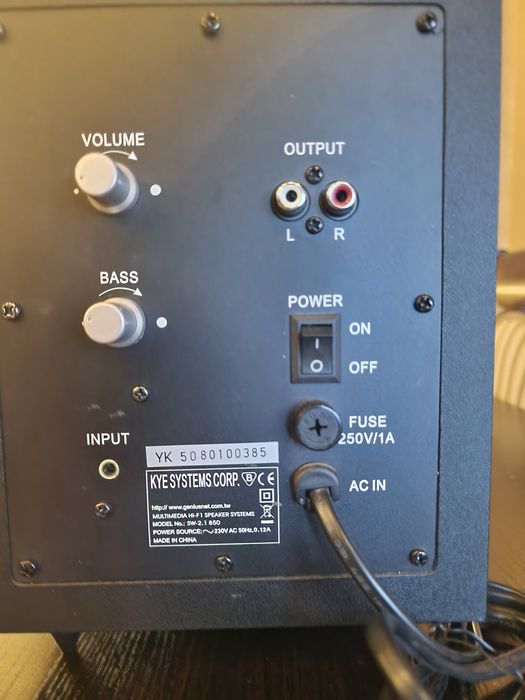 GENIUS савбуфер и две колонки