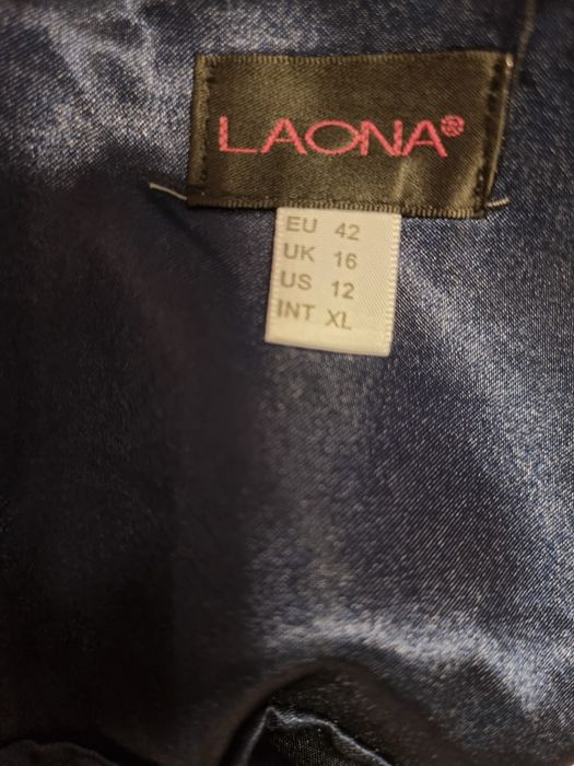 Сатенена тъмно синя дълга рокля