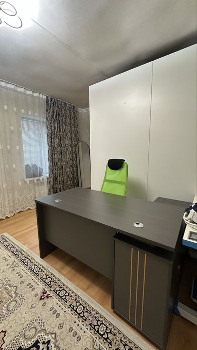 стол для работы и стуль