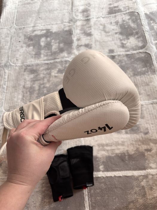Боксерские перчатки 14 OZ