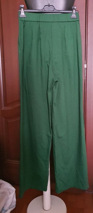 Pantaloni largi verzi Stradivarius