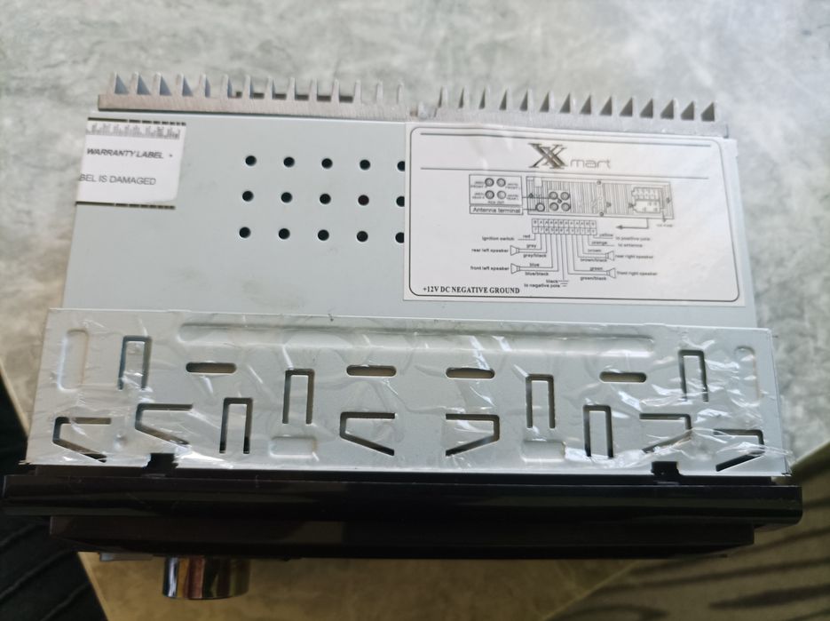 Продавам авто плеър