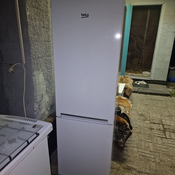 Продам холодильник беко и газ плиту
