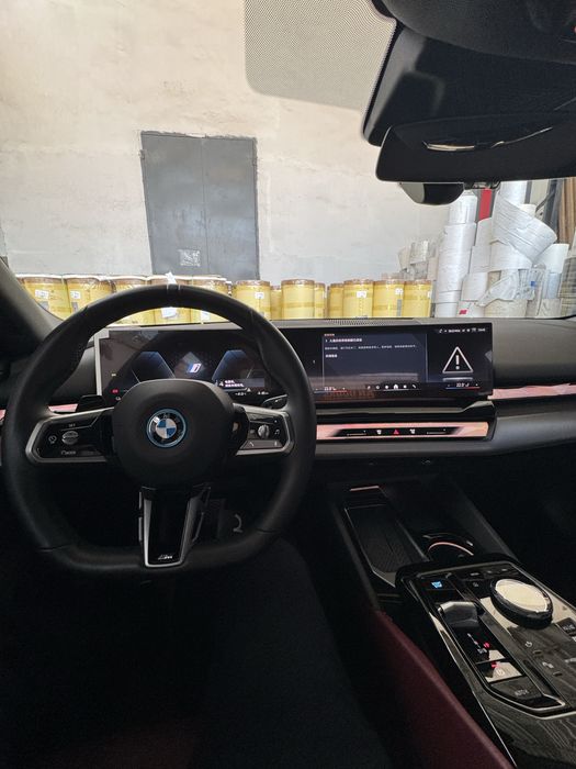 Bmw I5.