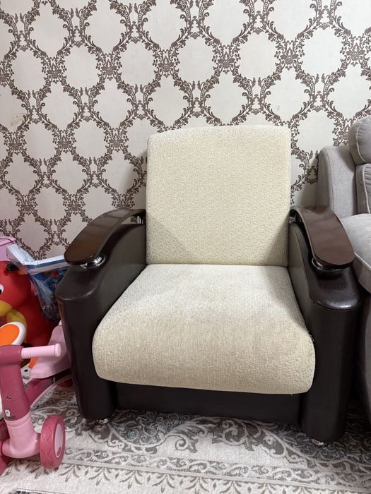 Продам диван в хорошем состоянии