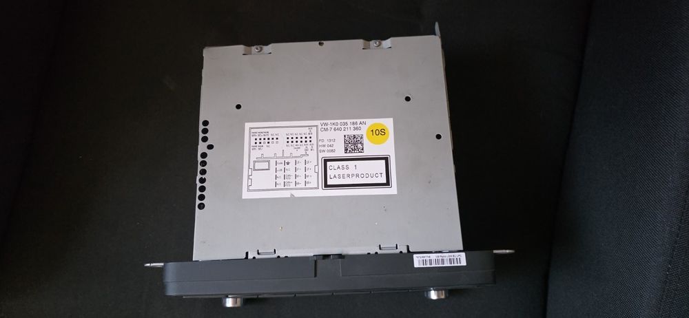 Volkswagen RCD310--оригинален панел на ГОЛФ 6-неразличим от нов!
