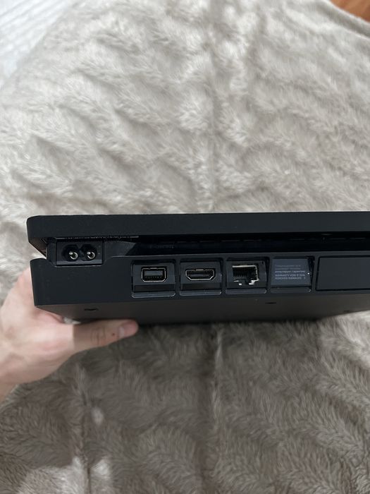 пс 4 слим в хорошем состоянии