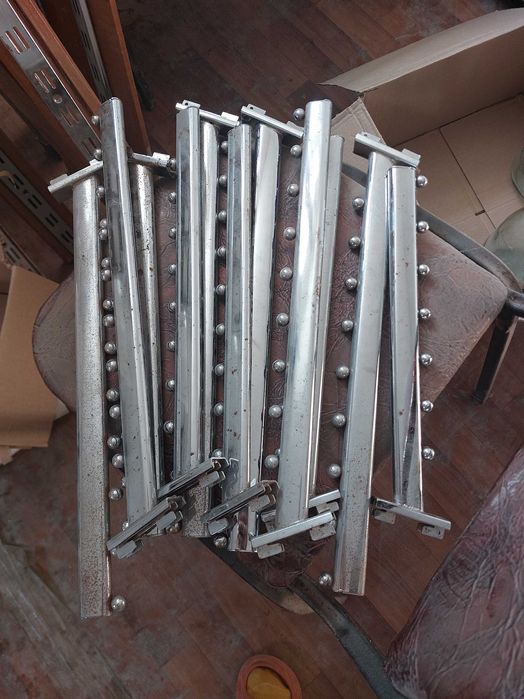 Вешалка железная для одежды