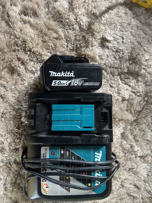 Vand incarcator si baterie makita