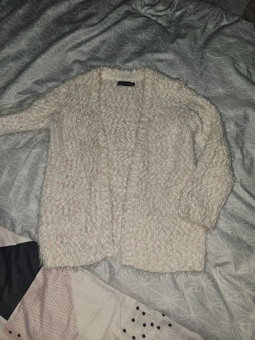 Vând lot primăvara fata 5-6 ani.