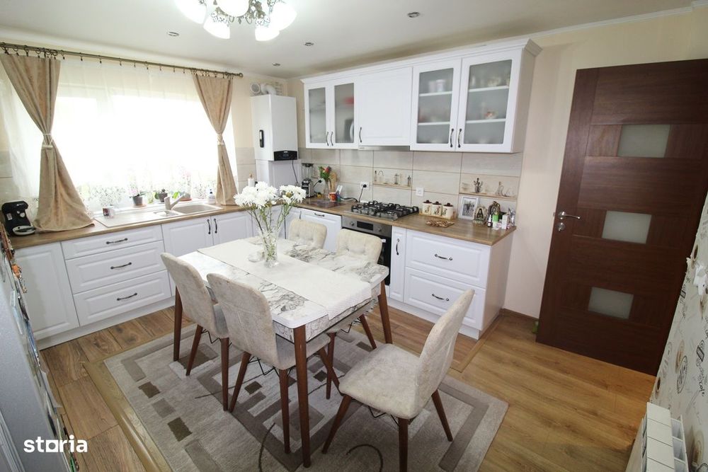 Vând casă P+M în Hunedoara, zona Micro3-Altex, teren 1413mp, f.s. 17m
