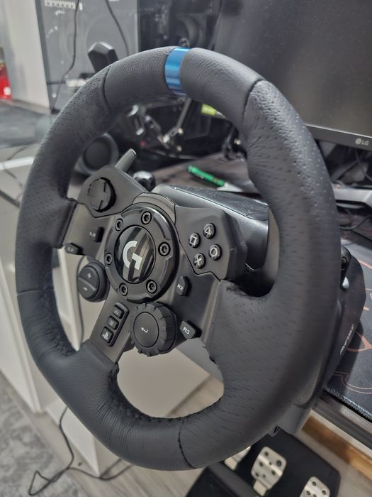 Vând volan logitech g923 cu garanție altex