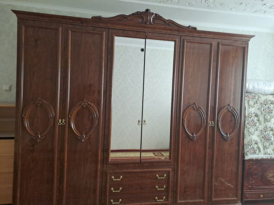 Срочно продаю спальный гарнитур