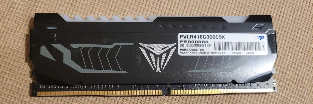 Patriot Memorie DDR4 3000 MHz 16 GB (2x8 GB) Viper LED DRAM Kit - Red